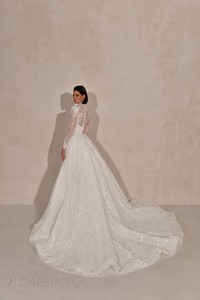 Свадебное платье Альваро     <li>
        <span>Силуэт:</span>
        <b>
                                                                        Рыбка                </b>
    </li>
,     <li>
        <span>Особенности:</span>
        <b>
                                                                                                    С корсетом, Со шлейфом                </b>
    </li>
