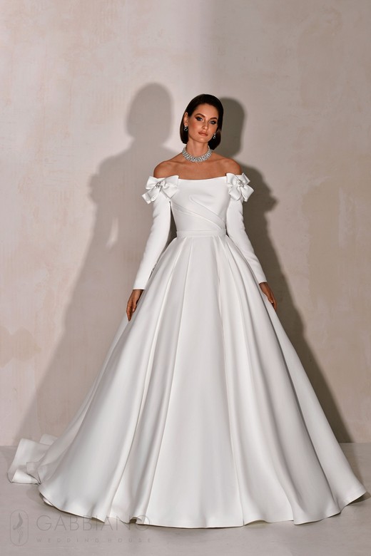 Свадебное платье Кроуфорд     <li>
        <span>Силуэт:</span>
        <b>
                                                                        Пышное                </b>
    </li>
,     <li>
        <span>Особенности:</span>
        <b>
                                                                                                    С корсетом, Со шлейфом                </b>
    </li>
