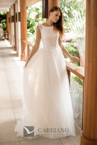 Свадебное платье Ордесса     <li>
        <span>Силуэт:</span>
        <b>
                                                                                                    А-силуэт, А-силуэт                </b>
    </li>
,     <li>
        <span>Особенности:</span>
        <b>
                                                                                                                                                            С открытой спиной, Простые, С открытой спиной, Простые                </b>
    </li>
