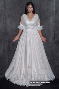 Свадебное платье Табина     <li>
        <span>Силуэт:</span>
        <b>
                                                                        А-силуэт                </b>
    </li>
,     <li>
        <span>Особенности:</span>
        <b>
                                                                                                                                                            Без корсета, Закрытые, С рукавами, Со шлейфом                </b>
    </li>
