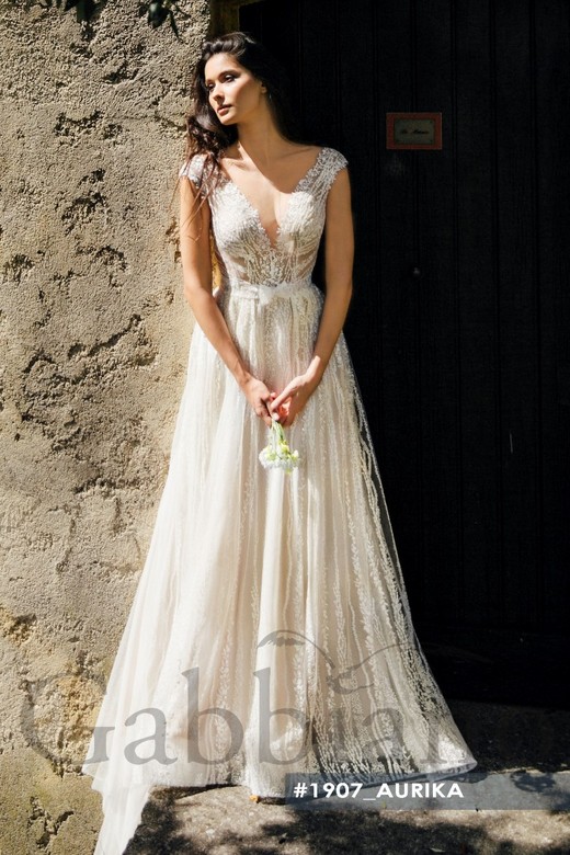 Свадебное платье Аурика     <li>
        <span>Силуэт:</span>
        <b>
                                                                        А-силуэт                </b>
    </li>
,     <li>
        <span>Особенности:</span>
        <b>
                                                                                                    Кружевные, Легкие                </b>
    </li>
