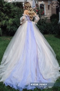 Свадебное платье Пэнси     <li>
        <span>Силуэт:</span>
        <b>
                                                                        Пышное                </b>
    </li>
,     <li>
        <span>Особенности:</span>
        <b>
                                                                        С рукавами                </b>
    </li>
