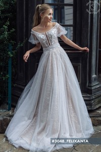 Свадебное платье Феликсанта     <li>
        <span>Силуэт:</span>
        <b>
                                                                        А-силуэт                </b>
    </li>
,     <li>
        <span>Особенности:</span>
        <b>
                                                                                                    Закрытые, Кружевные                </b>
    </li>
