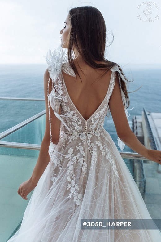 Свадебное платье Харпер     <li>
        <span>Силуэт:</span>
        <b>
                                                                        А-силуэт                </b>
    </li>
,     <li>
        <span>Особенности:</span>
        <b>
                                                                                                                                Кружевные, Легкие, С открытой спиной                </b>
    </li>
