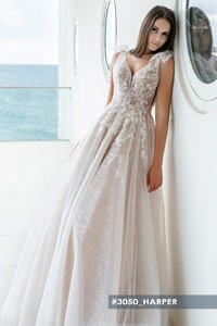 Свадебное платье Харпер     <li>
        <span>Силуэт:</span>
        <b>
                                                                        А-силуэт                </b>
    </li>
,     <li>
        <span>Особенности:</span>
        <b>
                                                                                                                                Кружевные, Легкие, С открытой спиной                </b>
    </li>
