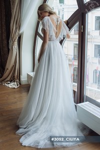 Свадебное платье Цилия     <li>
        <span>Силуэт:</span>
        <b>
                                                                                                    Пышное, Пышное                </b>
    </li>
,     <li>
        <span>Особенности:</span>
        <b>
                                                                                                                                                            Легкие, Кружевные, Легкие, Кружевные                </b>
    </li>
