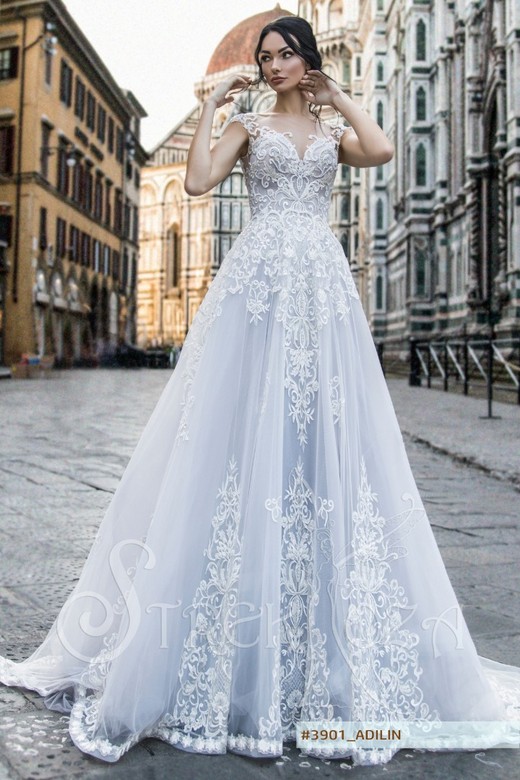 Свадебное платье Адилин     <li>
        <span>Силуэт:</span>
        <b>
                                                                        Пышное                </b>
    </li>
,     <li>
        <span>Особенности:</span>
        <b>
                                                                                                                                Закрытые, Кружевные, Со шлейфом                </b>
    </li>
