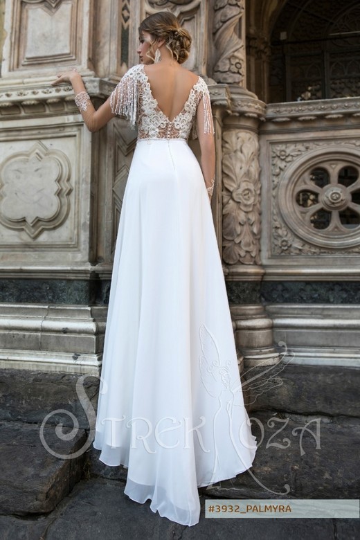 Свадебное платье Пальмира     <li>
        <span>Силуэт:</span>
        <b>
                                                                        А-силуэт                </b>
    </li>
,     <li>
        <span>Особенности:</span>
        <b>
                                                                                                                                Кружевные, Легкие, С открытой спиной                </b>
    </li>
