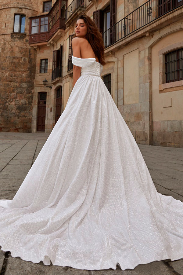 свадебное платье с открытой спиной